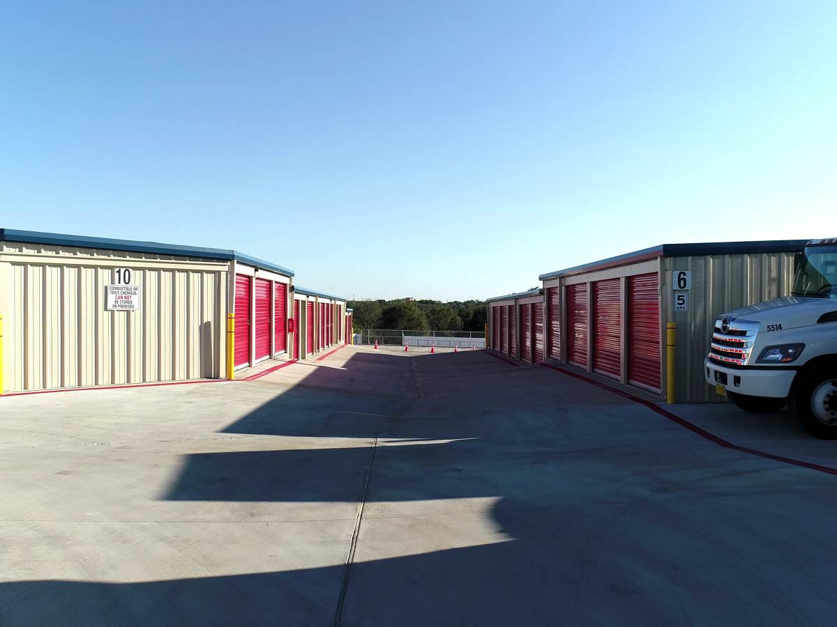 Why a Storage Unit Makes Sense During a Home Sale