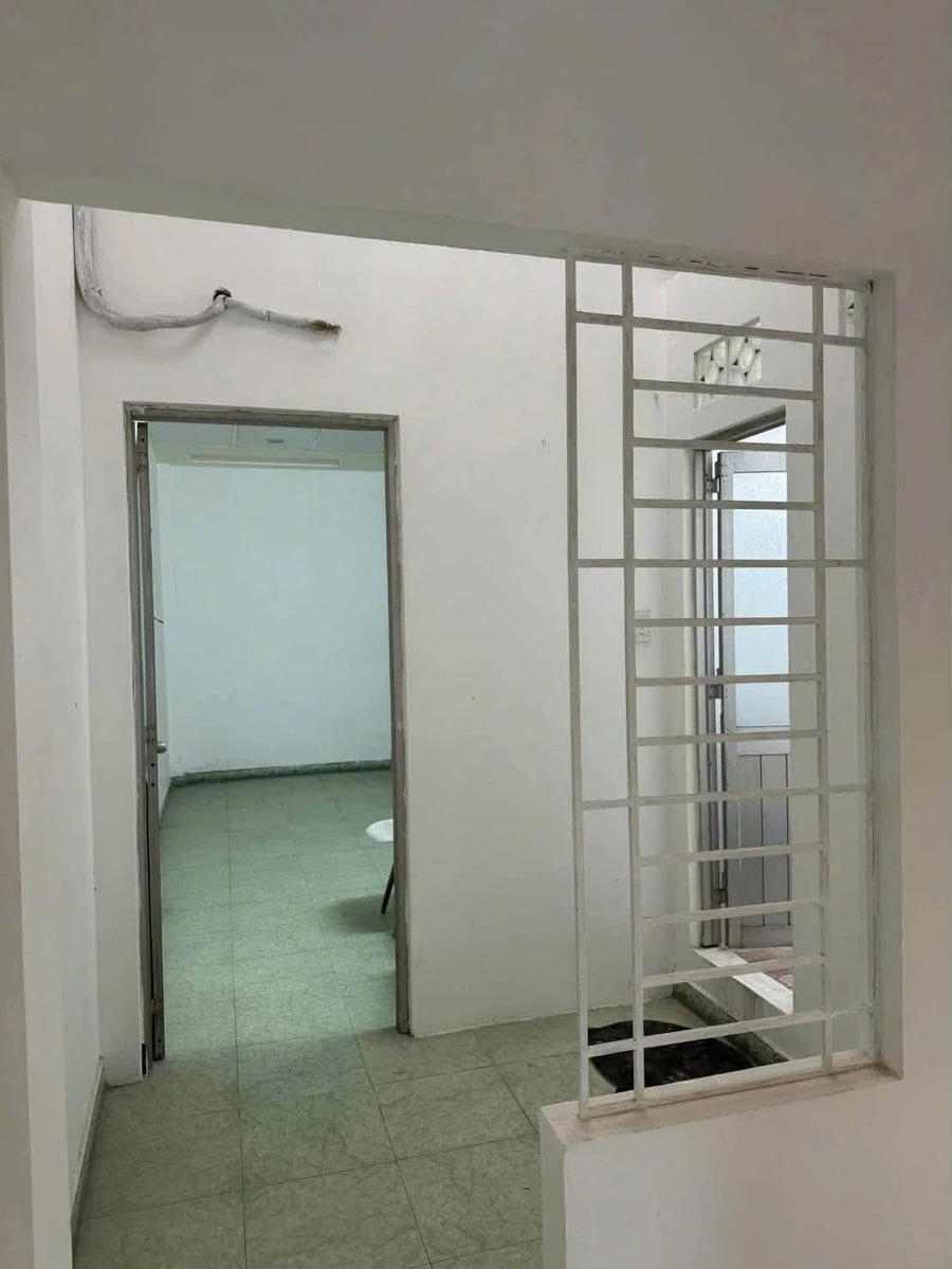 Cho thuê nhà nguyên căn 1 trệt 1 lầu 4x15m, 3PN, đường Phạm Hùng, gần siêu thị Satra - Ảnh thu nhỏ 3