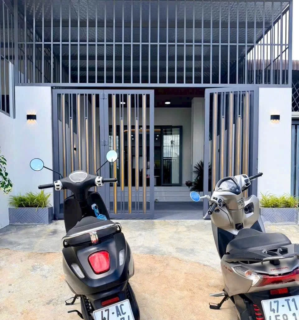 Bán nhà phố 5x22 full nội thất 3PN 2WC gần Đại học Tây Nguyên, Buôn Ma Thuột - Ảnh 1