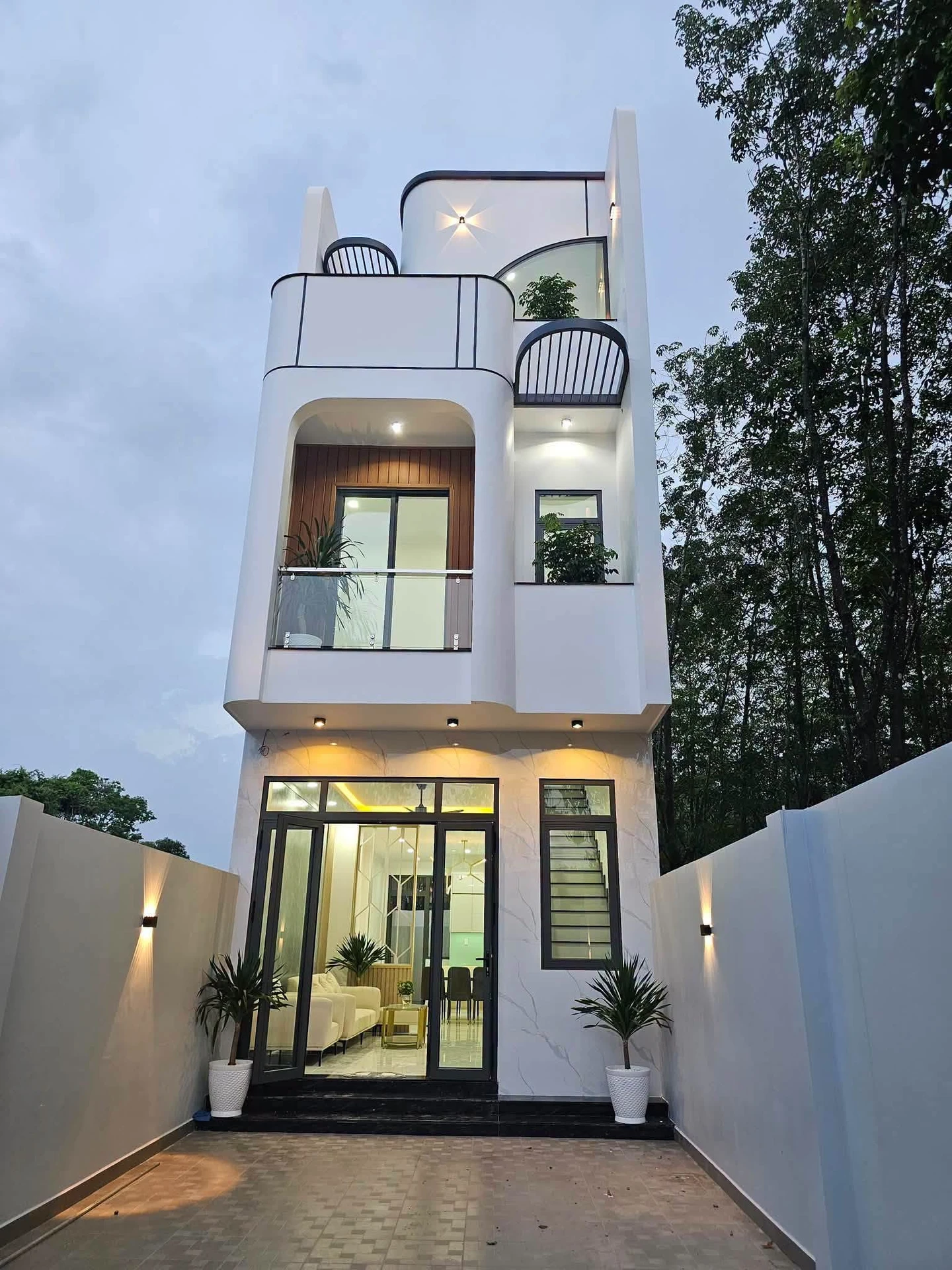 Bán nhà 1 trệt 2 lầu mặt tiền 60m² Định Hoà Quận 12 - Ảnh 1