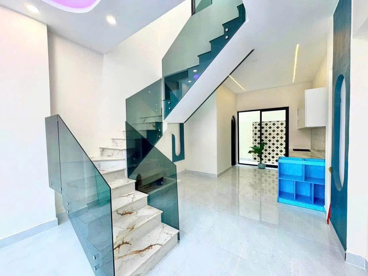 Bán nhà lầu 62m2 ngay chợ Dĩ An, Bình Dương - Ảnh thu nhỏ 4