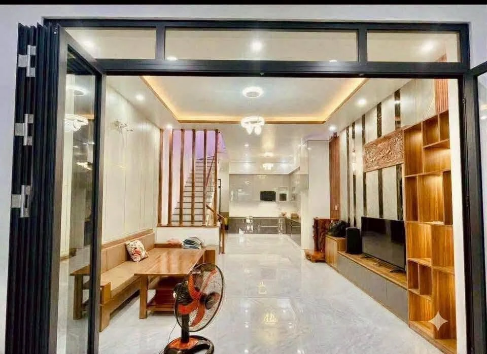 Bán nhà 3 tầng 96,2m2 khu dân cư gần Ngọc Bảo Viên, Quảng Ngãi giá 3,5 tỷ - Ảnh thu nhỏ 2