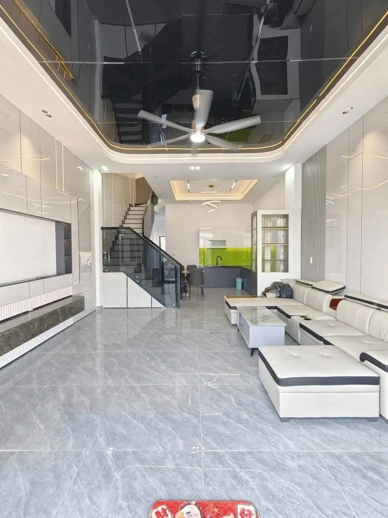 Bán nhà lầu sân vườn 150m² 2 tỷ 889 triệu Hóc Môn - Ảnh thu nhỏ 3