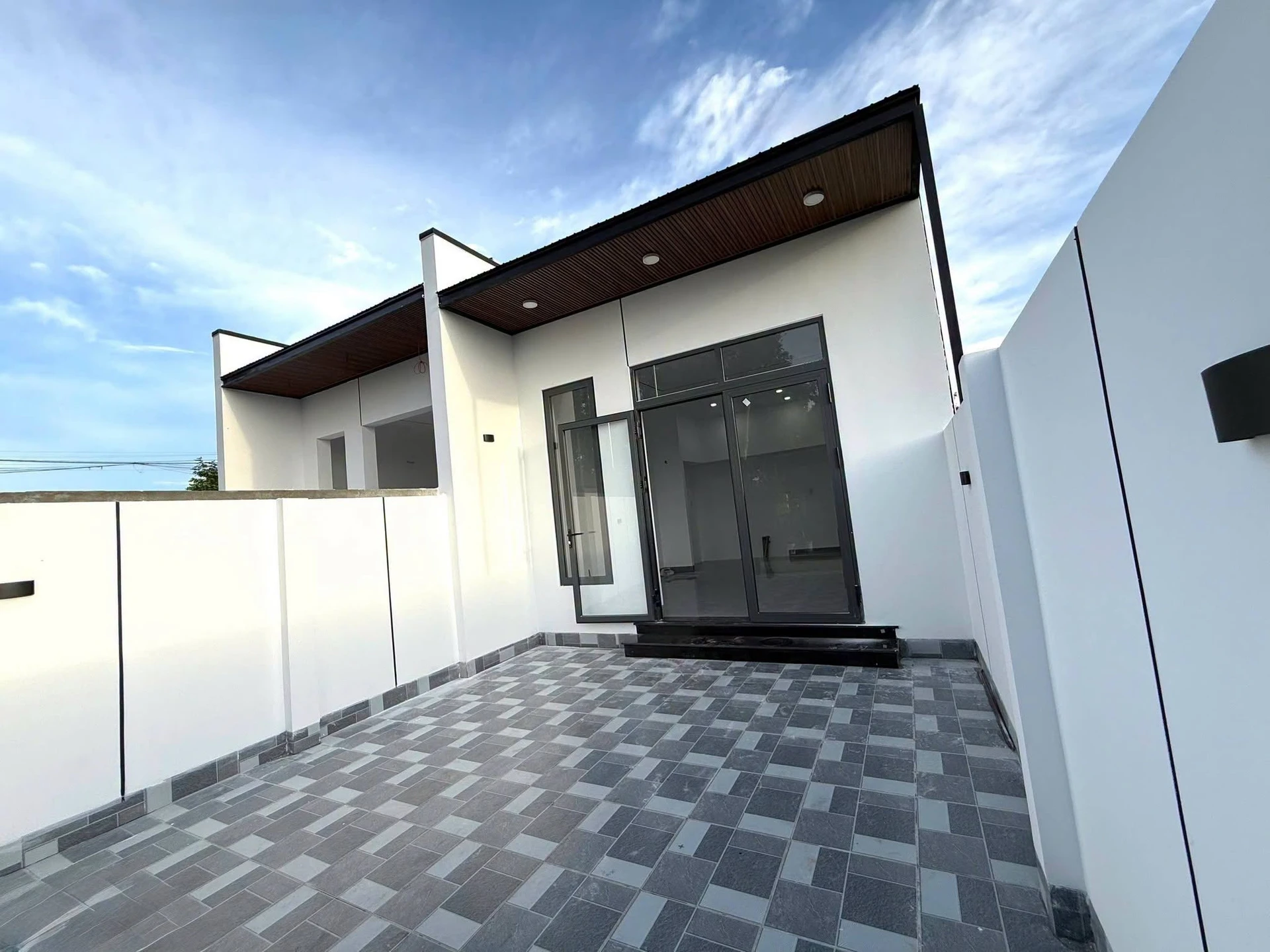 Bán nhà 5x22m 2 phòng ngủ giá 1,35 tỷ tại Phường Buôn Ma Thuột, Đắk Lắk - Ảnh 1