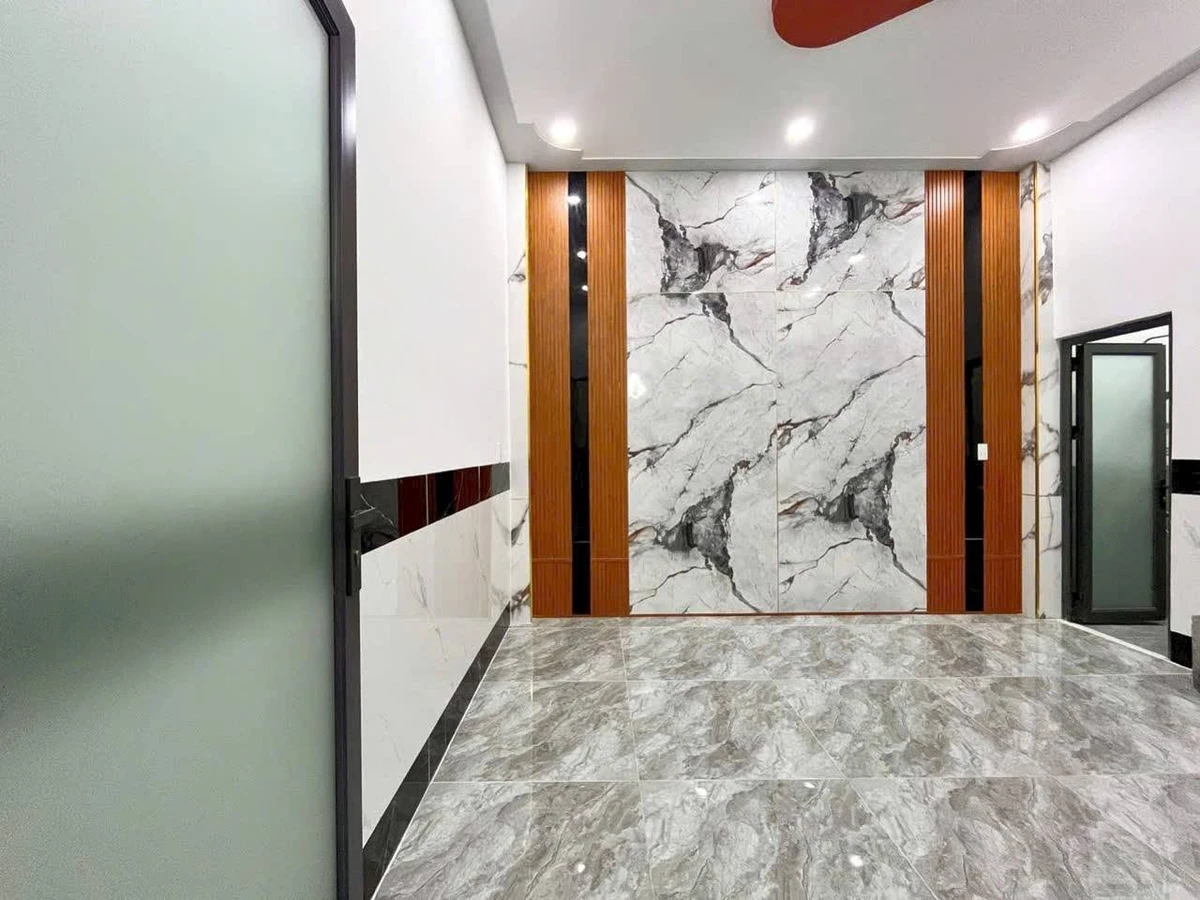 Bán nhà 4PN, 185m2, full nội thất gần chợ Mỹ Hạnh Nam - Ảnh thu nhỏ 5