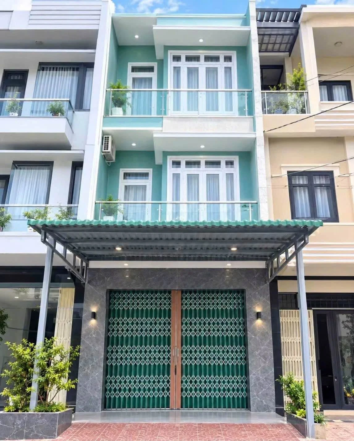 Bán nhà 3 tầng mặt tiền Nguyễn Thái Bình, 54m2, gần Hồ Sinh Thái Đống Đa, Quy Nhơn - Ảnh 1