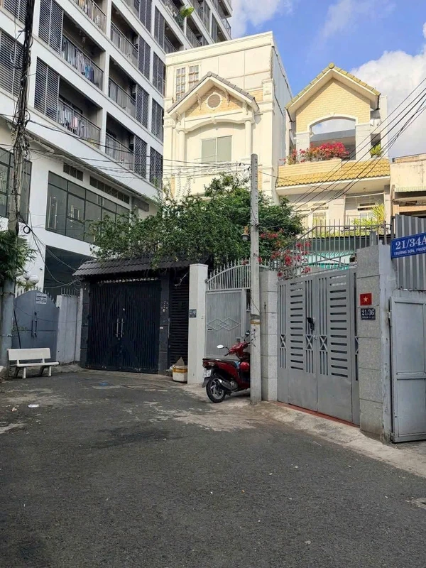 Bán tòa nhà 8 căn hộ dịch vụ gần sân bay, 150m², 20 tỷ