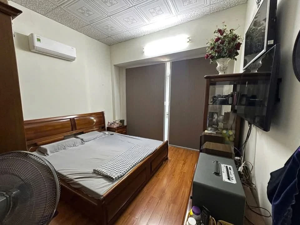 Nhà mặt tiền kinh doanh Nguyễn Huệ 50m2, 8 tỷ, Quận 1 - Ảnh 1