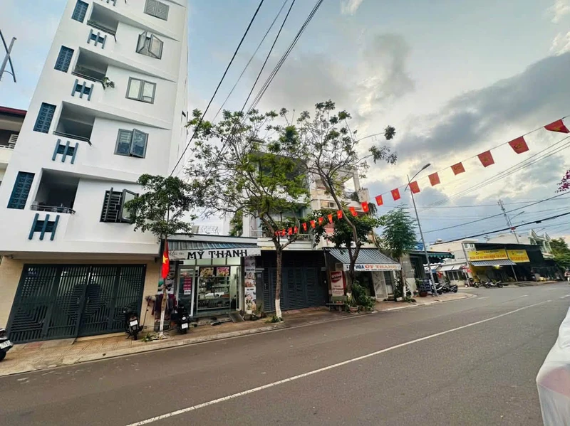 Bán tòa nhà 6 tầng mặt tiền Phùng Hưng, Phước Long, Nha Trang, 71,6m², 10 phòng căn hộ