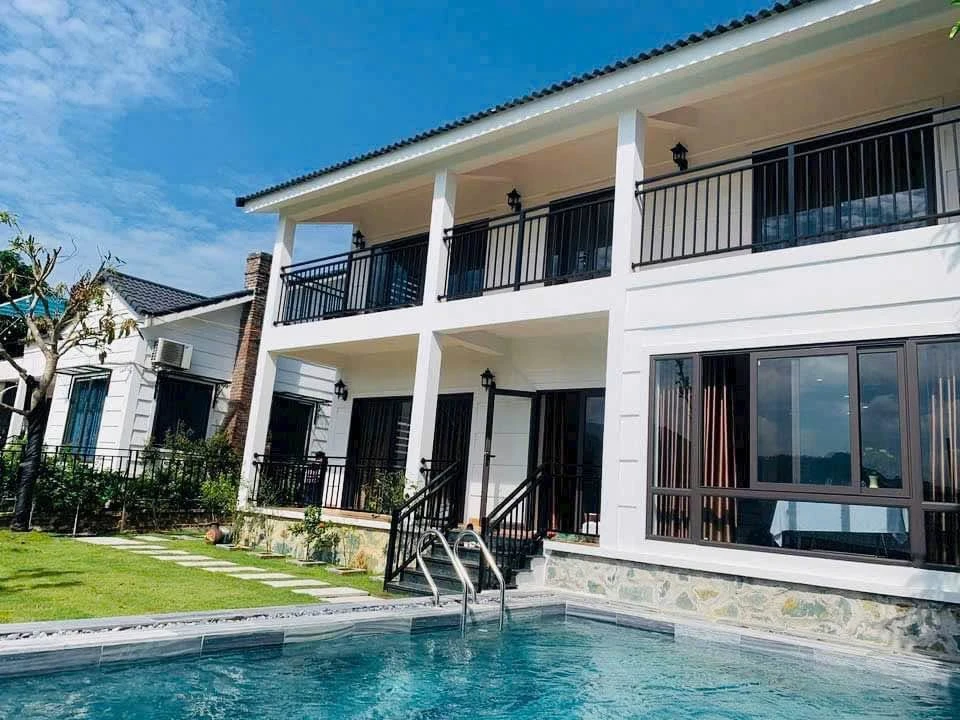 Bán villa 303m2, 3PN, 4WC, bể bơi tại Hà Đông - Ảnh 1
