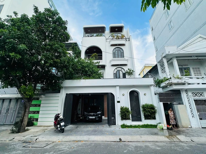 Bán biệt thự 5 phòng ngủ 411m² mặt tiền Lê Chân Nha Trang