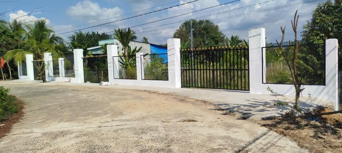 Bán vườn trái cây giáp Suối Lớn - có sẵn thổ cư - mặt tiền bê tông - Khu dân cư - Ảnh thu nhỏ 2