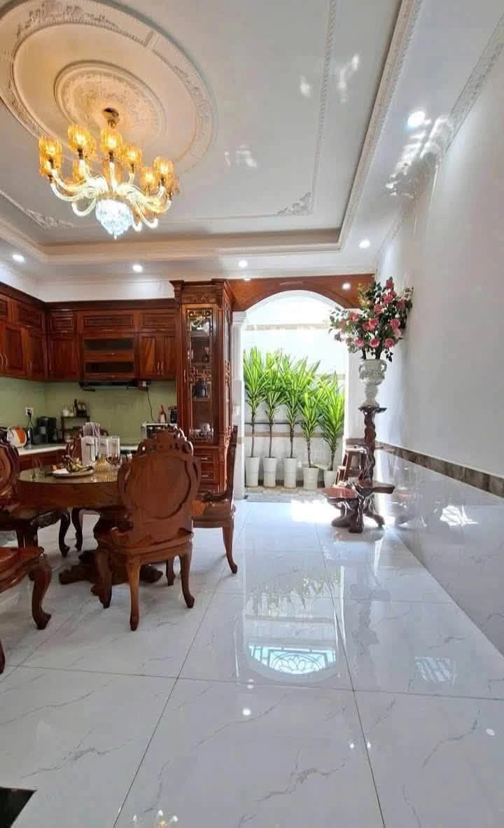 Bán nhà mặt tiền 85m Dĩ An, 1 trệt 3 lầu, thang máy - Ảnh thu nhỏ 2