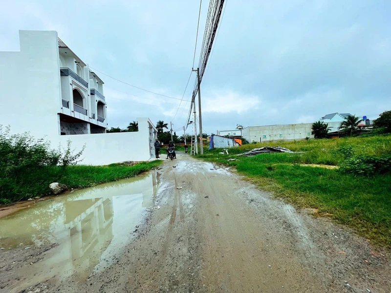 Bán lô đất thổ cư 4x42m sổ hồng riêng khu phố 5 thị trấn Đức Hòa, Long An