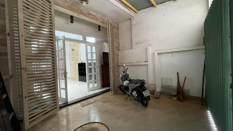 Cho thuê nhà 3 tầng lệch tầng 4PN 4WC, 4,7x20m, giá 12 triệu/tháng tại Phước Long