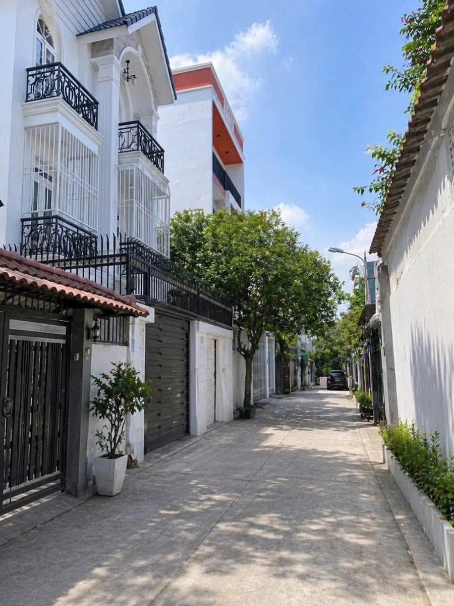 Bán biệt thự 3 tầng 4PN 100m2 gần An Dương Vương - Võ Văn Kiệt, giá 8,39 tỷ - Ảnh 1