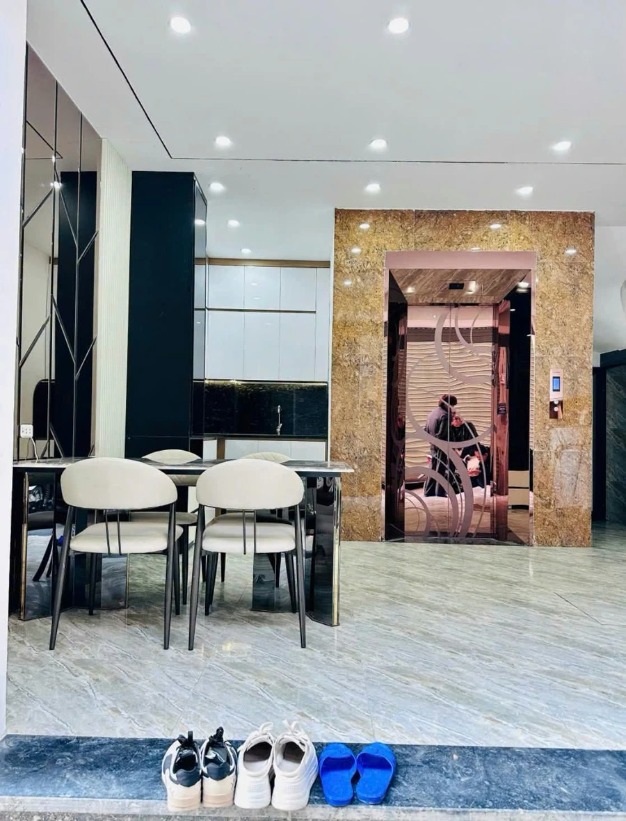 Bán nhà mới 7 tầng 35m2 full nội thất, thang máy, gần đường Cổ Linh, Thạch Bàn, Long Biên, Hà Nội - Ảnh thu nhỏ 2