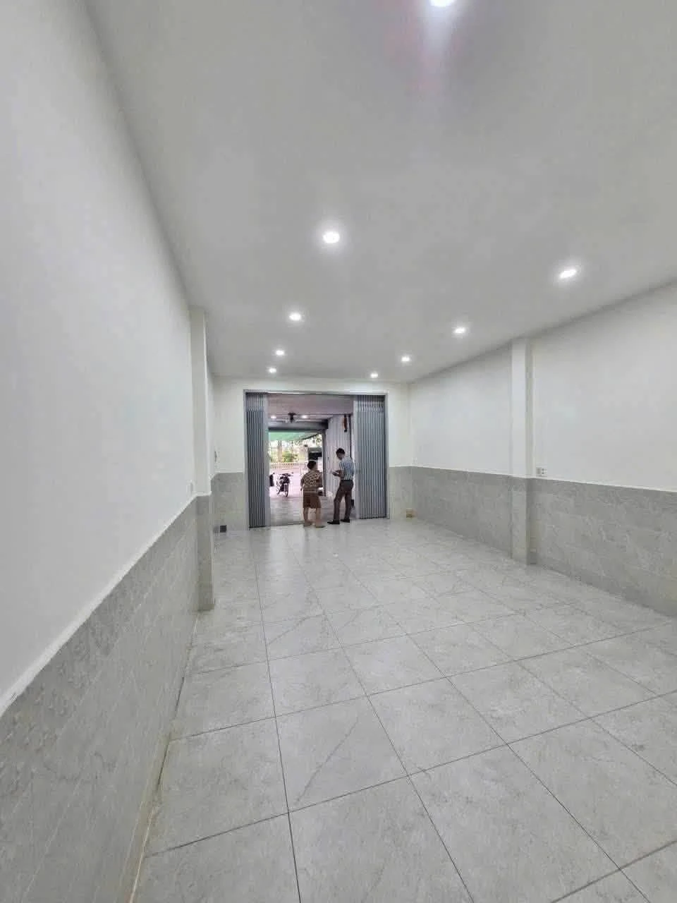 Cho thuê nhà mặt tiền 6 phòng ngủ Bờ Bao Tân Thắng, Tân Phú - Ảnh 1