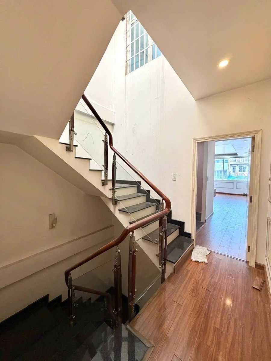 Bán nhà mặt tiền 3 Tháng 2, 50m2, 6 phòng ngủ, Quận 1 - Ảnh thu nhỏ 5
