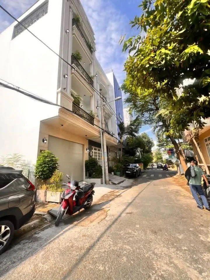 Nhà phố 2 mặt tiền cao cấp 324m² Phú Mỹ, 4 phòng ngủ, 20.9 tỷ - Ảnh thu nhỏ 3