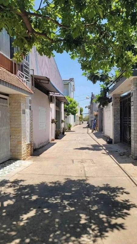 Bán nhà 1 trệt 1 lửng 100m2 Phan Thiết 2 tỷ