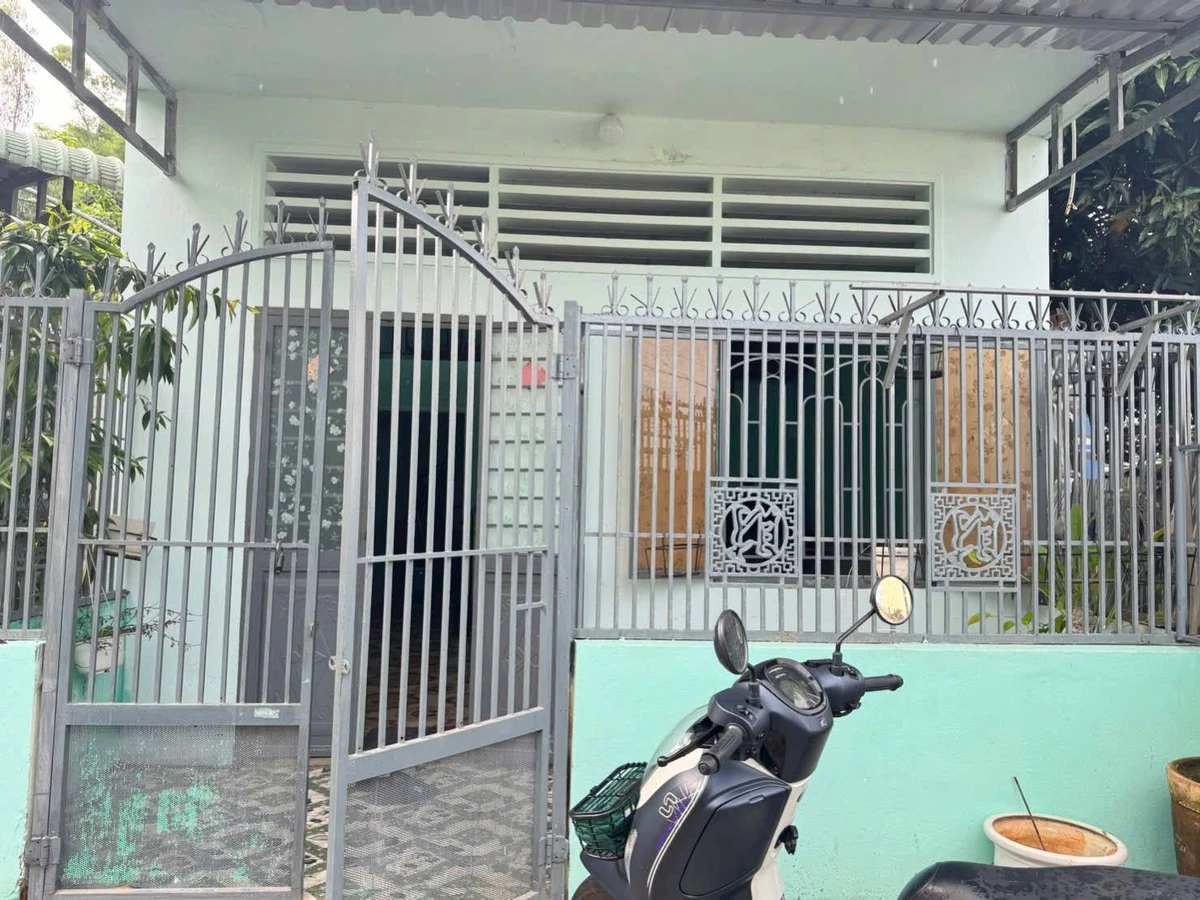 Bán nhà cấp 4 mặt tiền Huỳnh Thúc Kháng 70m2, 3 tỷ - Ảnh 1