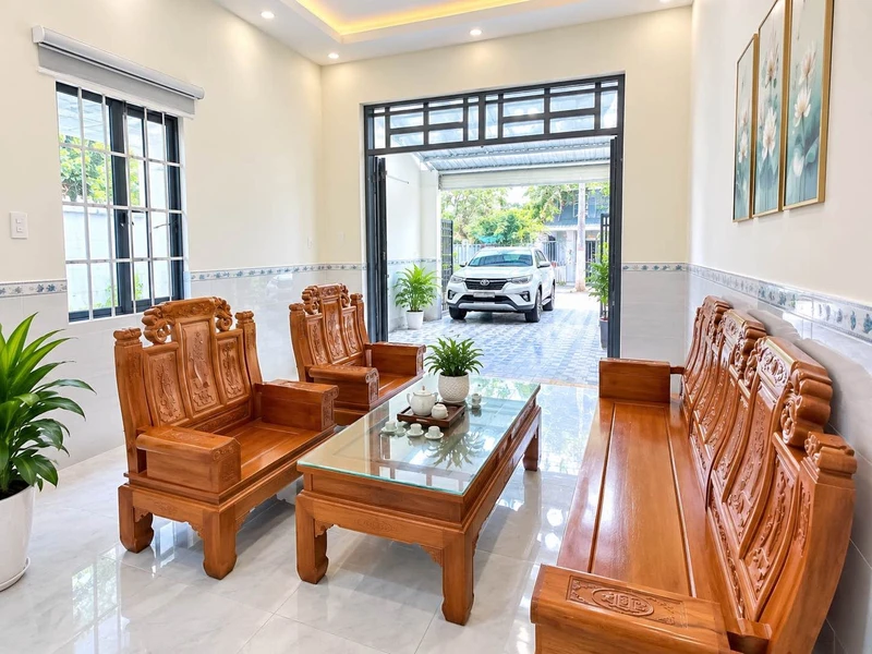 Bán nhà mặt tiền kinh doanh 100m2 gần Vincom Dĩ An