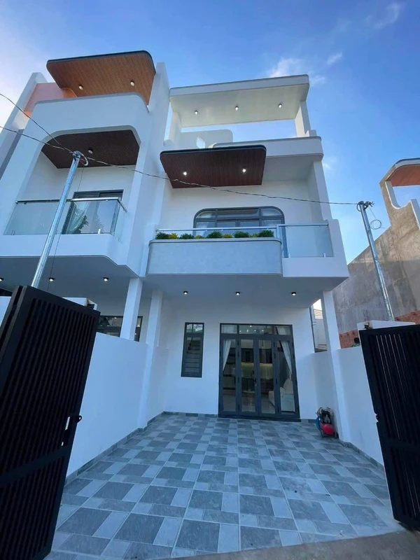 Bán nhà 1 trệt 1 lầu 3PN 82m² Quận 7 gần chợ Phú Mỹ