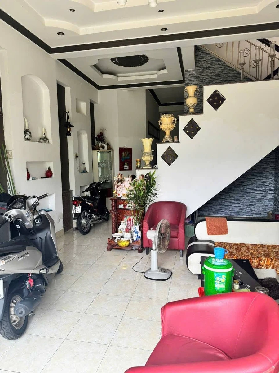 Bán nhà sân vườn mini 1 trệt 1 lầu 4PN hẻm 889 Nguyễn Trung Trực, An Bình, Rạch Giá - Ảnh thu nhỏ 3