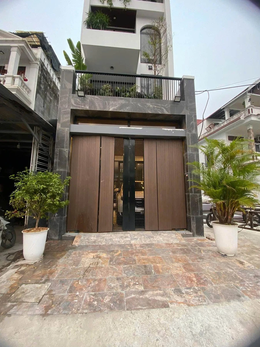Bán nhà phố 4,5 tầng 80m2 mặt tiền 4m Hóc Môn 10,5 tỷ - Ảnh 1