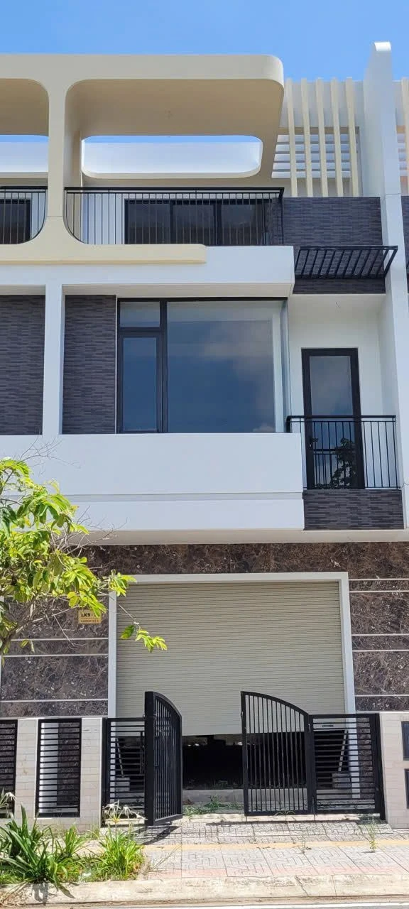 Bán nhà phố 1 trệt 2 lầu 102,3m² KĐT The Light City Hodeco, Phường 12, Vũng Tàu - 6,9 tỷ - Ảnh 1
