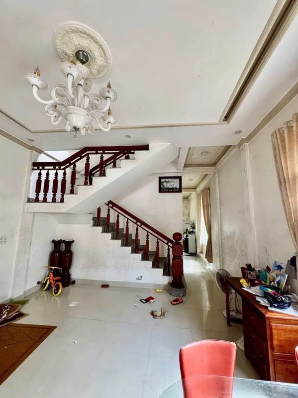 Bán nhà 2,5 tầng 100m2, 3 phòng ngủ tại Huế