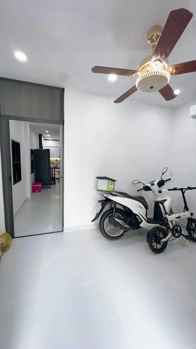 Bán nhà 2 tầng 50m² 3PN Quận 9, full nội thất - Ảnh thu nhỏ 2