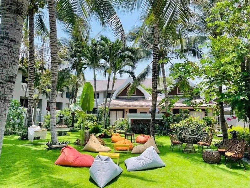 Bán resort mặt biển Lạc Long Quân Phan Thiết 1ha 62 phòng