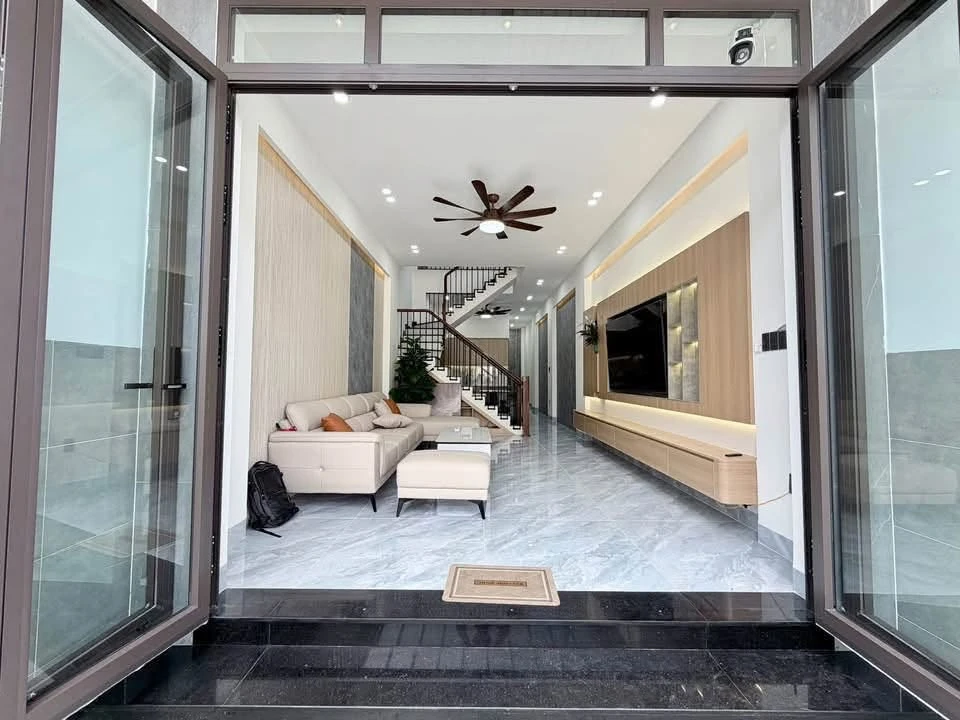 Bán nhà phố 100m² 3PN gần Big C Dĩ An, Bình Dương - Ảnh thu nhỏ 3