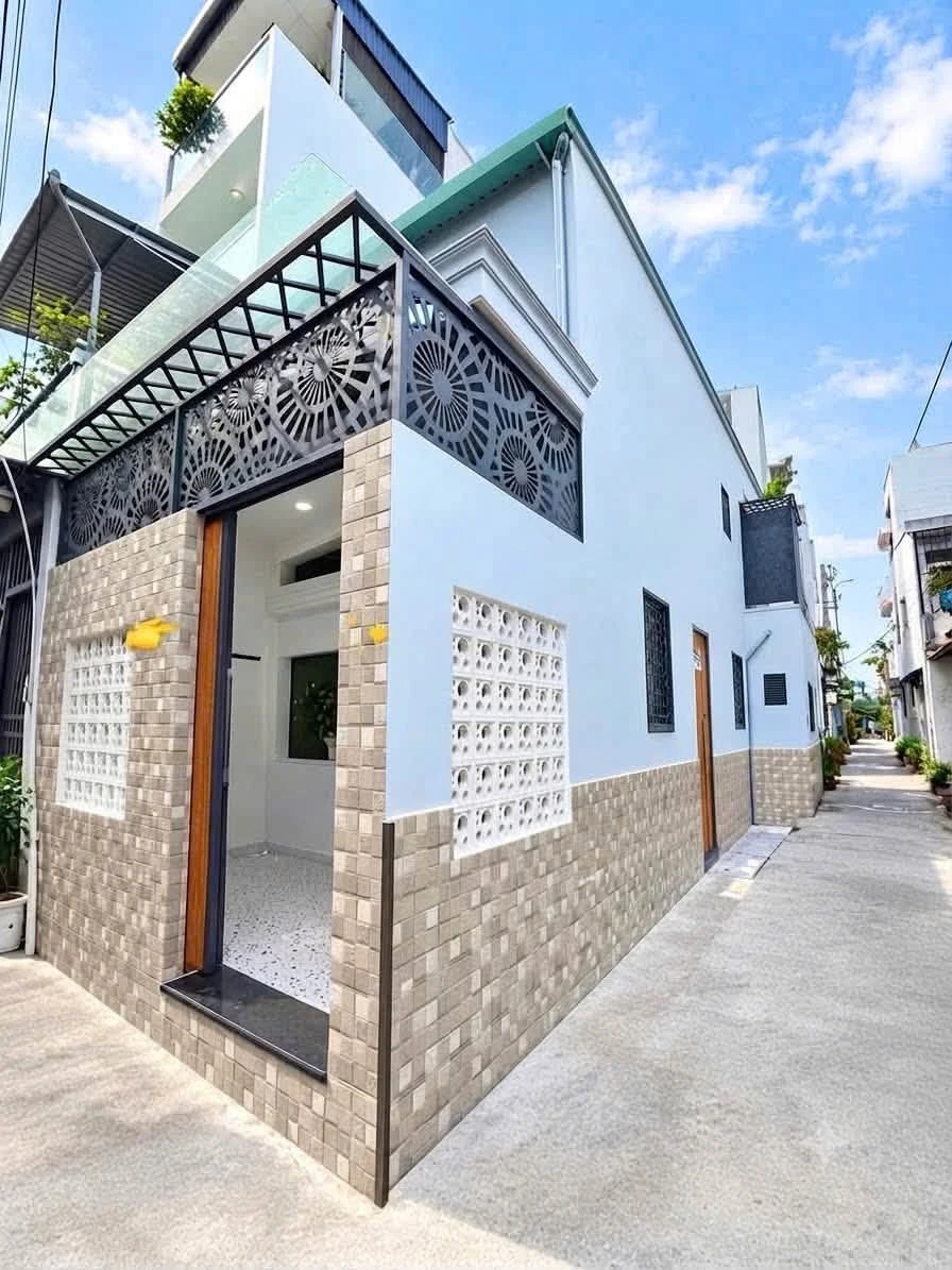 Bán nhà lô góc 2 tầng 62m², 3PN, hẻm Huỳnh Tấn Phát, Quận 7, giá 5,5 tỷ - Ảnh 1