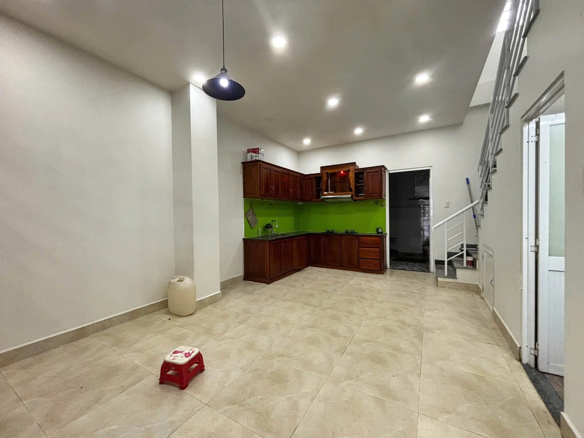 Bán nhà 2 phòng ngủ 100m² đường Nguyễn Văn Nguyễn, Quận 12 - Ảnh thu nhỏ 4