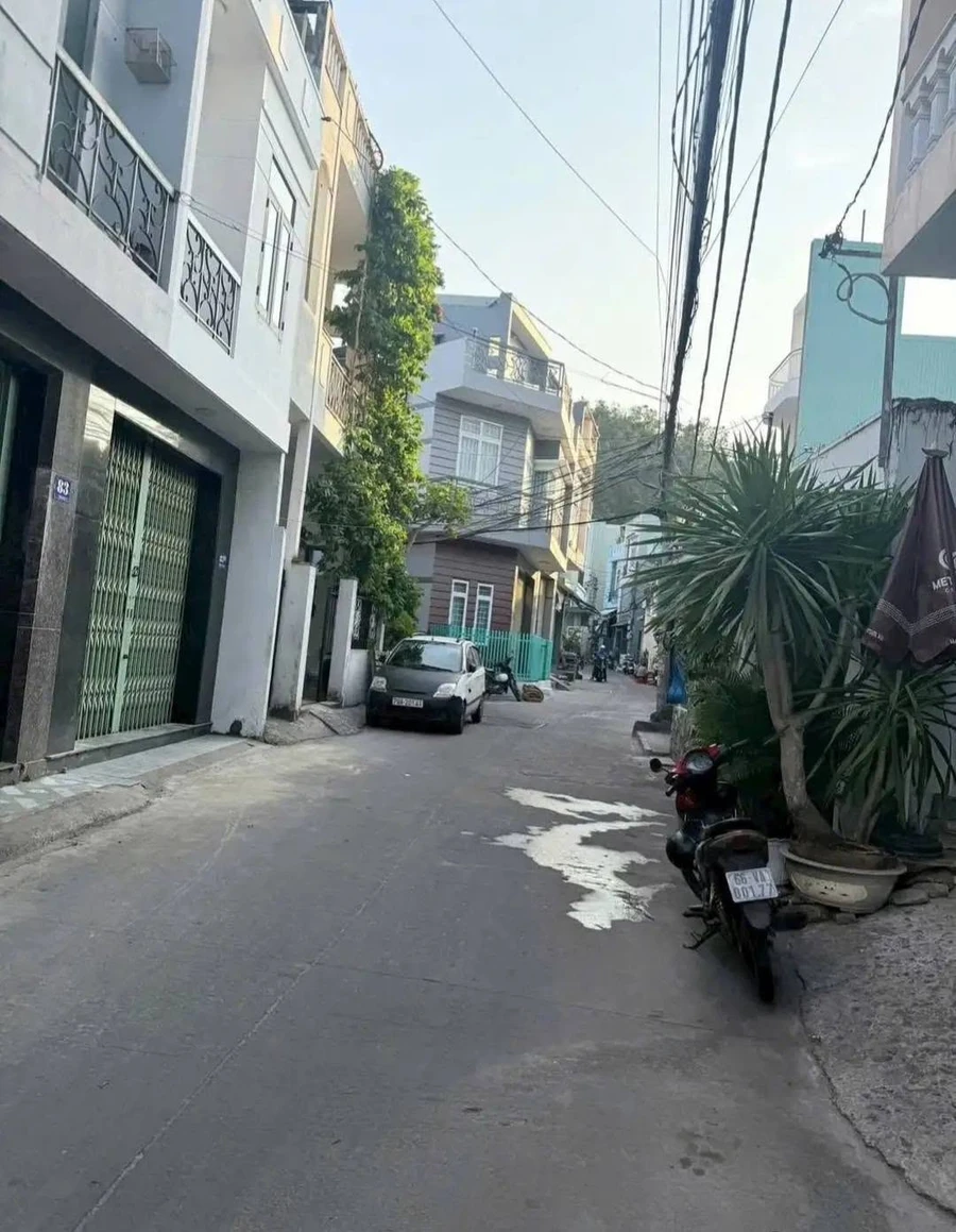 Bán nhà 2 tầng mặt tiền đường 1/5, TP Quy Nhơn, 40,4m2, 2 phòng ngủ, giá 2,6 tỷ - Ảnh 1