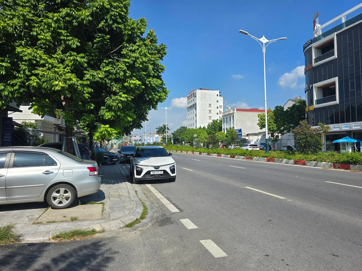 Bán nhà 3 tầng góc 3 mặt tiền 88m2 Vĩnh Yên - Ảnh thu nhỏ 2
