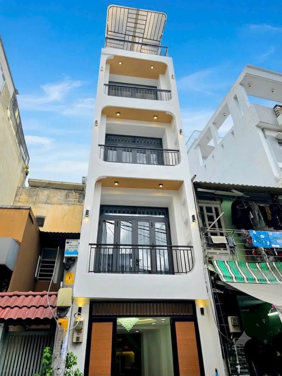 Bán nhà mặt tiền Cô Giang, Phú Nhuận, 1 trệt 4 lầu, 7PN, giá 9,95 tỷ - Ảnh 1