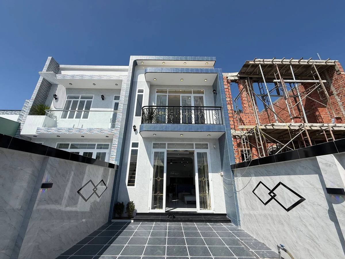 Bán nhà lầu lửng 3 phòng ngủ 122.5m² Long Hoa Tây Ninh 1 tỷ 690 - Ảnh 1