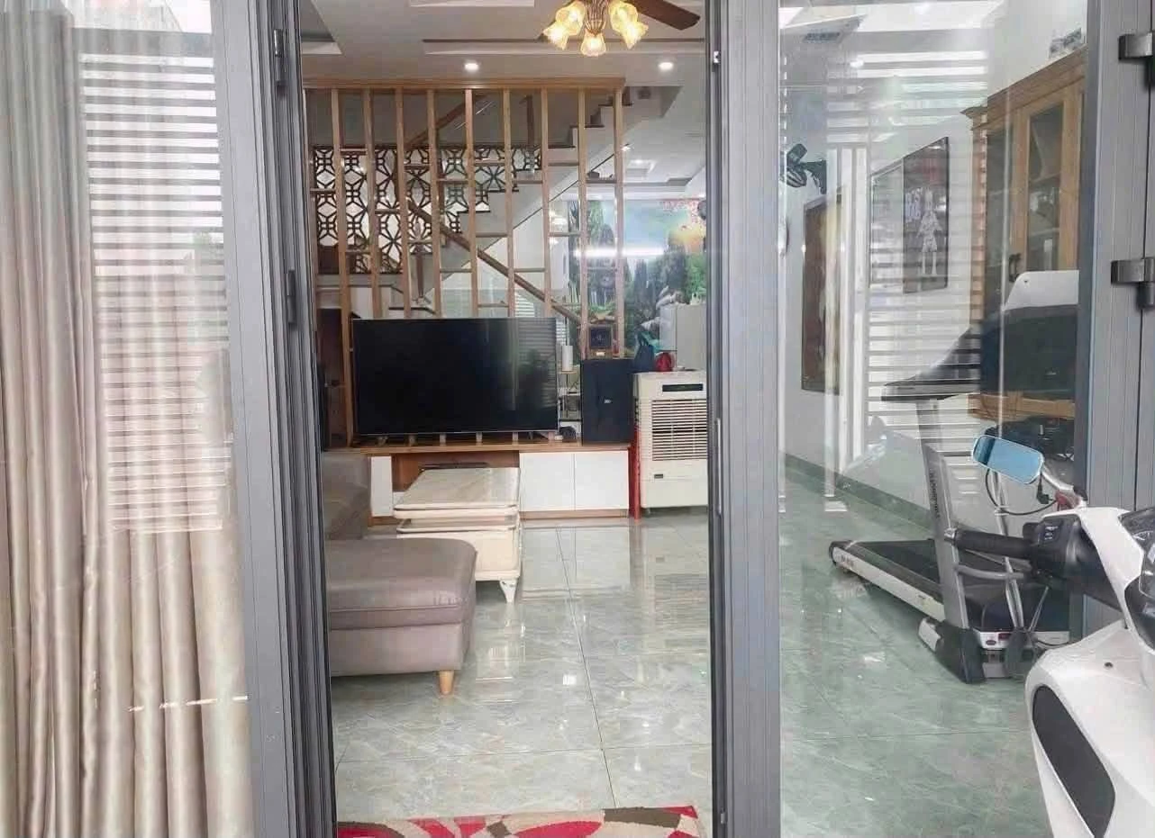 Bán nhà 4 tầng 50m² sát mặt tiền Nguyễn Tiểu La, Quận 10, giá 5,1 tỷ - Ảnh 1