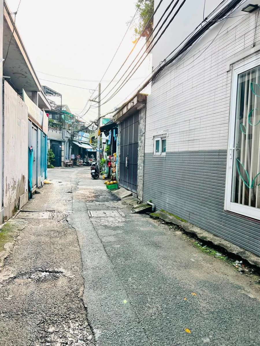 Bán nhà 2 tầng 3 phòng ngủ DTSD 40m2 gần Song Hành, Đông Hưng Thuận, Quận 12 - Ảnh 1