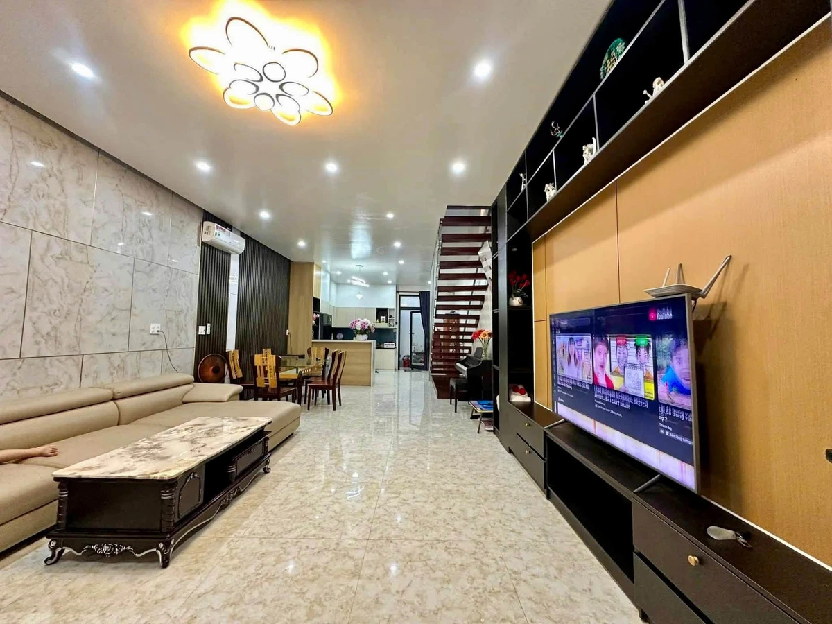 Bán nhà 3 tầng mặt tiền đường An Thịnh, KĐT Phú Mỹ, Cẩm Thành, Quảng Ngãi, 3,39 tỷ - Ảnh thu nhỏ 2