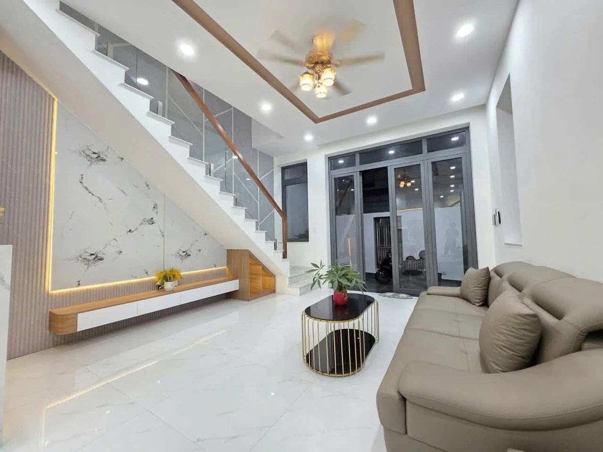Bán nhà 180m² 3 PN mặt tiền Phạm Ngọc Thạch, Bình Chánh - Ảnh thu nhỏ 4