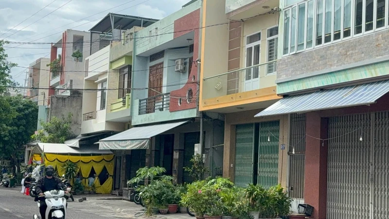 Bán căn hộ Hạ Long Center 3PN 100m² full nội thất quận 1 995m