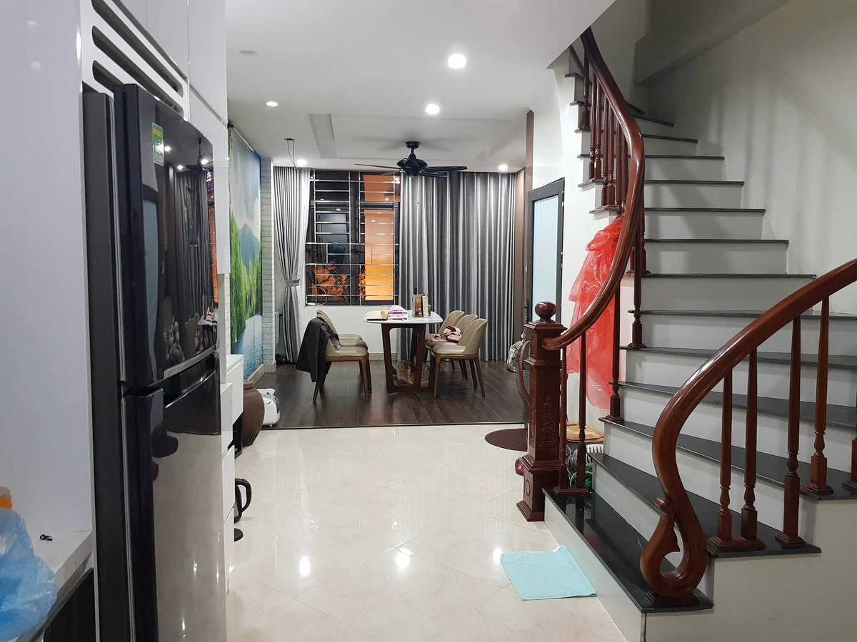 Bán nhà 3 tầng 58m² Hoàng Quốc Việt, ô tô tránh, 4 tỷ - Ảnh 1
