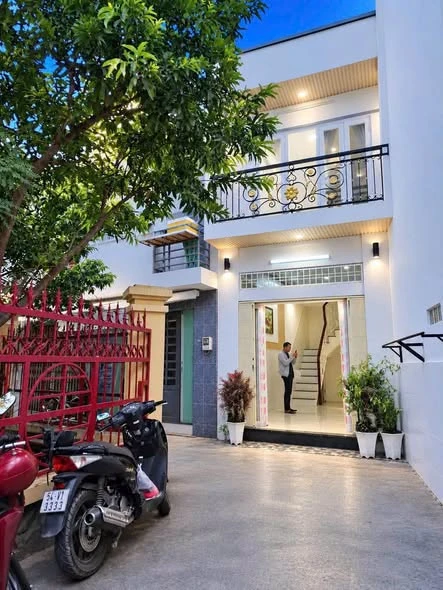 Bán nhà hẻm 40m2, 3 PN 2 WC, gần chợ Phú Xuân Nhà Bè