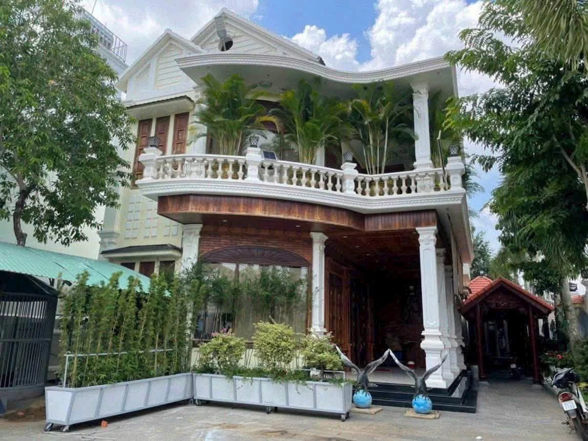 Biệt thự mặt tiền Nguyễn Huệ 200m² Đồng Xoài 12,5 tỷ - Ảnh thu nhỏ 3