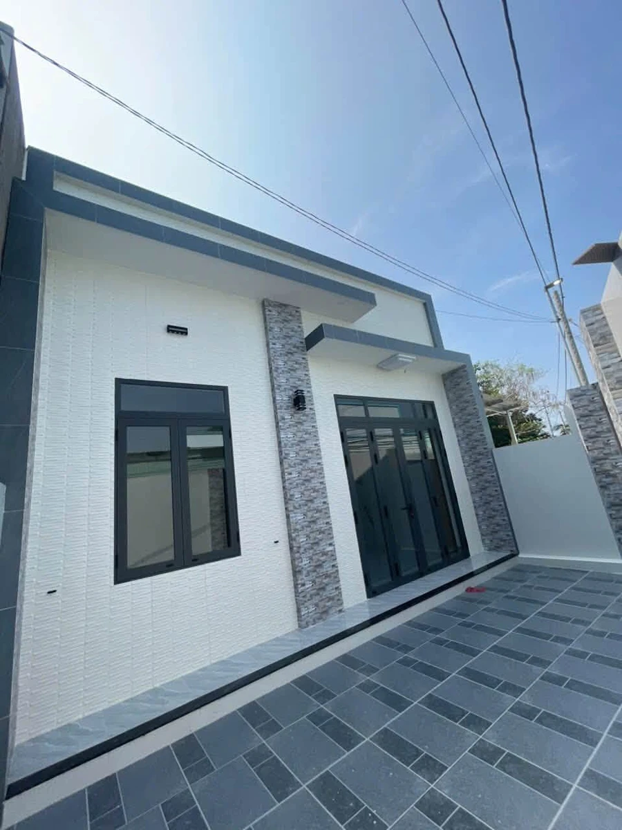 Bán nhà cấp 4 hẻm 5m Long Hải 200m², 2PN - Ảnh 1